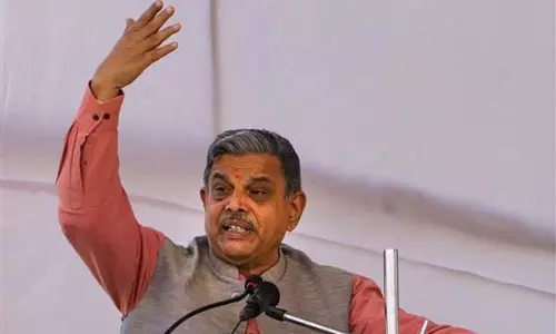 Indore: हिन्दुत्व पर बल, धर्मांतरण रोकने कानून की जरूरत: होसबाले Indore: हिन्दुत्व पर बल, धर्मांतरण रोकने कानून की जरूरत: होसबाले