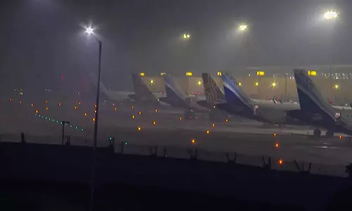 New Delhi: दिल्ली-मुंबई की उड़ानें महंगी, यात्रियों पर पड़ेगा बोझ New Delhi: दिल्ली-मुंबई की उड़ानें महंगी, यात्रियों पर पड़ेगा बोझ