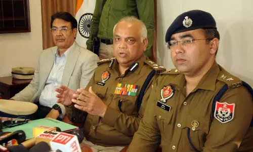 Punjab: पाकिस्तान समर्थित 2 आतंकी मॉड्यूल का भंडाफोड़, 4 गिरफ्तार Punjab: पाकिस्तान समर्थित 2 आतंकी मॉड्यूल का भंडाफोड़, 4 गिरफ्तार