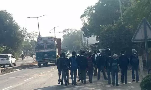 Punjab के हाईवे और सड़कों के पास के इंस्टीट्यूट के स्टूडेंट्स को बढ़ते ट्रैफिक रश की वजह से गंभीर खतरा Punjab के हाईवे और सड़कों के पास के इंस्टीट्यूट के स्टूडेंट्स को बढ़ते ट्रैफिक रश की वजह से गंभीर खतरा