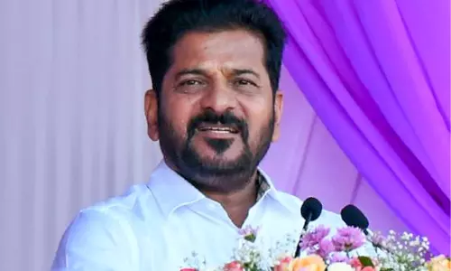 Telangana CM ने लोगों से सरपंच के रूप में सक्षम नेताओं को चुनने का आग्रह किया