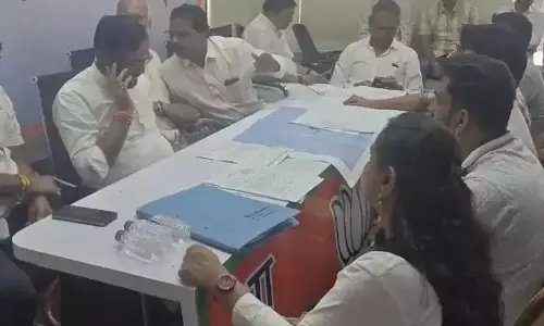 Mumbai: विधायक केलकर ने अवैध लॉजिंग पर कड़ा रुख दिखाया