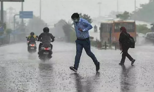 डीप डिप्रेशन के Chennai की ओर मुड़ने की उम्मीद, 4 जिलों में भारी बारिश की संभावना