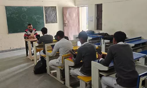 Haryana : गड़बड़ियां बहुत ज़्यादा शिक्षा विभाग ने छात्रों को बांटे गए टैबलेट पर रिपोर्ट मांगी