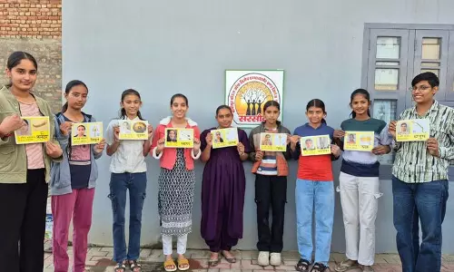 Hisar गांव में बालिका पंचायत चुनाव लड़ने वाले उम्मीदवारों को चुनाव चिन्ह आवंटित किए गए