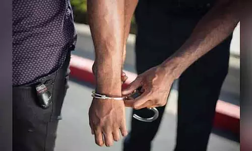 Delhi Police ने कार चोरी और रीफर्बिशिंग गैंग का पर्दाफाश, दो गिरफ्तार, दो गाड़ियां बरामद Delhi Police ने कार चोरी और रीफर्बिशिंग गैंग का पर्दाफाश, दो गिरफ्तार, दो गाड़ियां बरामद