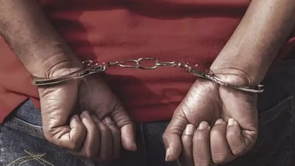 Assam बिश्वनाथ में पांच संदिग्ध शिकारी गिरफ्तार, राइफल बरामद