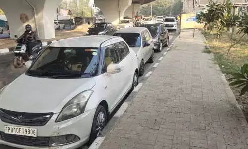 Ludhiana: गलत पार्किंग, बिना हेलमेट गाड़ी चलाने पर ज़्यादा से ज़्यादा चालान कटते हैं Ludhiana: गलत पार्किंग, बिना हेलमेट गाड़ी चलाने पर ज़्यादा से ज़्यादा चालान कटते हैं