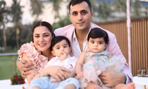 Shraddha Arya ने जुड़वा बच्चों के पहले जन्मदिन पर दिखाए चेहरे
