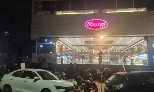 GST विभाग के रडार में मौसाजी-स्वीट्स, छापेमारी जारी