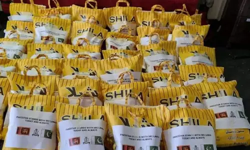 पाकिस्तान की हरकत पर भड़के लोग, भारत की बराबरी के चक्कर में भेजा एक्सपायरी खाना पाकिस्तान की हरकत पर भड़के लोग, भारत की बराबरी के चक्कर में भेजा एक्सपायरी खाना
