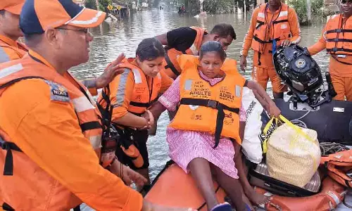 भारतीय सेना ने बाढ़ प्रभावित Sri Lanka में गर्भवती महिला को बचाया