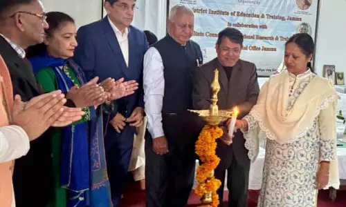 एडिशनल CS ने ‘आर्ट ऑफ लिविंग-एजुकेटर्स डेवलपमेंट प्रोग्राम’ का उद्घाटन किया एडिशनल CS ने ‘आर्ट ऑफ लिविंग-एजुकेटर्स डेवलपमेंट प्रोग्राम’ का उद्घाटन किया