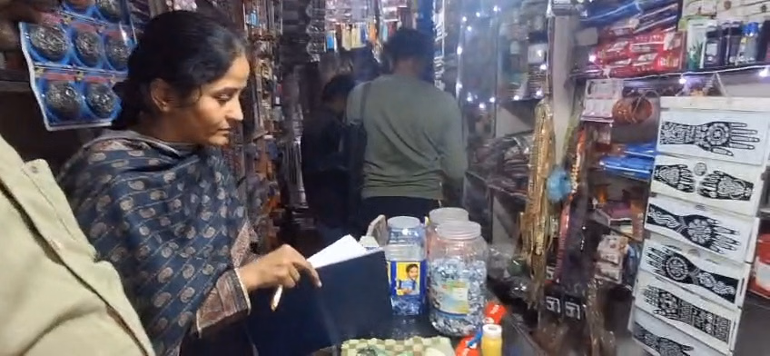 Yamunanagar: दुकान में बल्ब के अंदर छिपी ड्रग सामग्री का खुलासा Yamunanagar: दुकान में बल्ब के अंदर छिपी ड्रग सामग्री का खुलासा