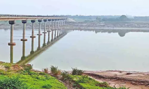 Bhind में चंबल नदी में कूदने से 18 साल की लड़की की मौत Bhind में चंबल नदी में कूदने से 18 साल की लड़की की मौत
