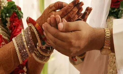शादी के 2 महीने बाद, पति की चुप्पी पर पत्नी ने पुलिस से मदद मांगी शादी के 2 महीने बाद, पति की चुप्पी पर पत्नी ने पुलिस से मदद मांगी