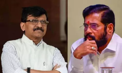 Sanjay Raut ने लाइव वीडियो में पूछा, “शिंदे अपने बैग में मालवण क्या लाए थे?” Sanjay Raut ने लाइव वीडियो में पूछा, “शिंदे अपने बैग में मालवण क्या लाए थे?”