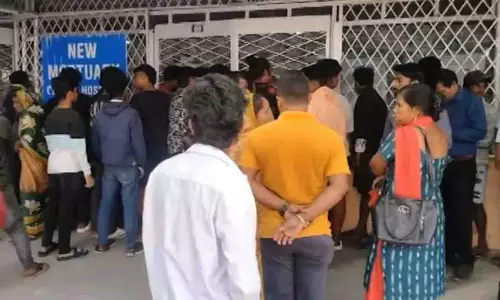 भुवनेश्वर में बाइक डिवाइडर से टकराने से नयागढ़ के दो युवकों की मौत हो गई भुवनेश्वर में बाइक डिवाइडर से टकराने से नयागढ़ के दो युवकों की मौत हो गई