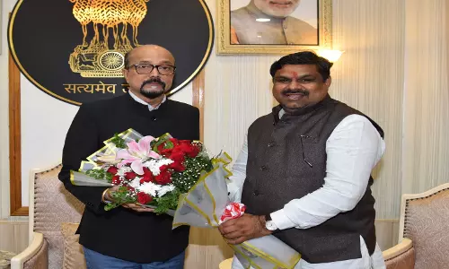 राज्यपाल रमेन डेका से मिले स्कूल शिक्षा मंत्री गजेंद्र यादव