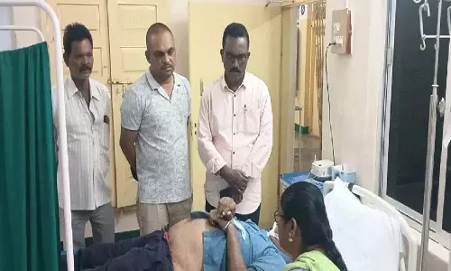 Singareni के एक कर्मचारी की ड्यूटी के दौरान हार्ट अटैक से मौत हो गई Singareni के एक कर्मचारी की ड्यूटी के दौरान हार्ट अटैक से मौत हो गई