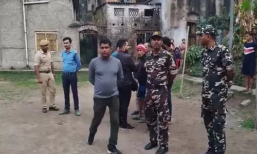 Howrah में पटाखे में विस्फोट, नाबालिग गंभीर रूप से घायल Howrah में पटाखे में विस्फोट, नाबालिग गंभीर रूप से घायल