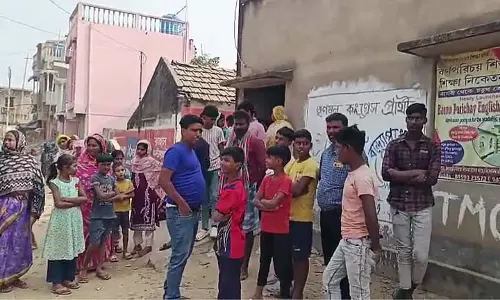Malda में डंपर की चपेट में आने से बाइक सवार की मौत Malda में डंपर की चपेट में आने से बाइक सवार की मौत