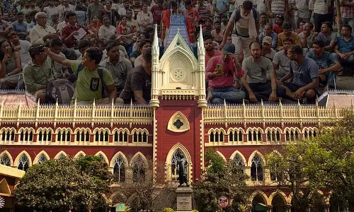 टीचर्स ने 32,000 Primary Job कैंसिलेशन पर डिवीजन बेंच से फैसला मांगा