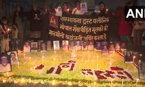 भोपाल गैस त्रासदी 1984: 41वीं बरसी पर पीड़ितों को याद कर निकाला मशाल मार्च