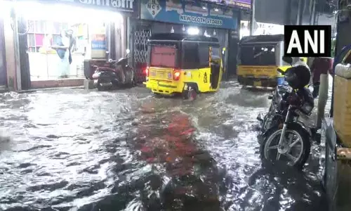 भारी बारिश से दक्षिण मासी स्ट्रीट में जलभराव, यातायात और स्थानीय जीवन प्रभावित