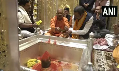 मुख्यमंत्री योगी आदित्यनाथ और केंद्रीय मंत्री धर्मेंद्र प्रधान ने काशी विश्वनाथ मंदिर में की पूजा-अर्चना मुख्यमंत्री योगी आदित्यनाथ और केंद्रीय मंत्री धर्मेंद्र प्रधान ने काशी विश्वनाथ मंदिर में की पूजा-अर्चना