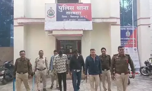 CG: सोशल मीडिया पर मारपीट का वीडियो वायरल, दो आरोपी गिरफ्तार CG: सोशल मीडिया पर मारपीट का वीडियो वायरल, दो आरोपी गिरफ्तार