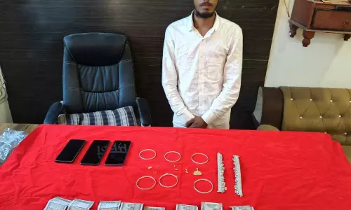 सरकंडा पुलिस ने 48 घंटे में दो चोरी के मामले सुलझाए, आरोपी और नाबालिग गिरफ्तार सरकंडा पुलिस ने 48 घंटे में दो चोरी के मामले सुलझाए, आरोपी और नाबालिग गिरफ्तार