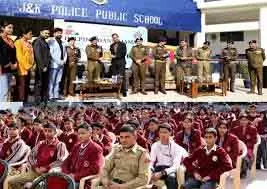 पुलिस ने Baramulla में निबंध प्रतियोगिता आयोजित की पुलिस ने Baramulla में निबंध प्रतियोगिता आयोजित की