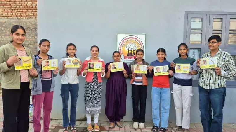 Hisar गांव में बालिका पंचायत चुनाव लड़ने वाले उम्मीदवारों को चुनाव चिन्ह आवंटित किए गए Hisar गांव में बालिका पंचायत चुनाव लड़ने वाले उम्मीदवारों को चुनाव चिन्ह आवंटित किए गए