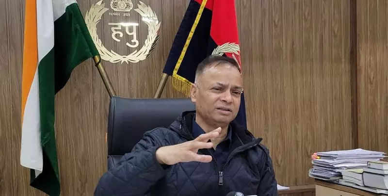 Haryana के DGP खुद ‘डिजिटल अरेस्ट’ के शिकार बने, गुरुग्राम में साइबर पुलिसिंग की असलियत परखी Haryana के DGP खुद ‘डिजिटल अरेस्ट’ के शिकार बने, गुरुग्राम में साइबर पुलिसिंग की असलियत परखी