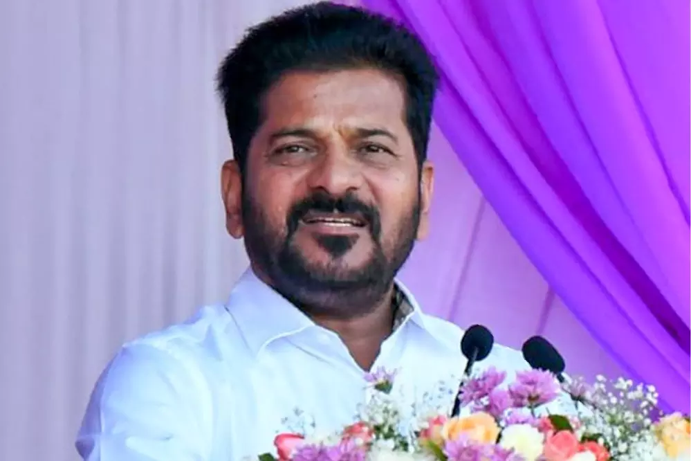 Telangana CM ने लोगों से सरपंच के रूप में सक्षम नेताओं को चुनने का आग्रह किया Telangana CM ने लोगों से सरपंच के रूप में सक्षम नेताओं को चुनने का आग्रह किया