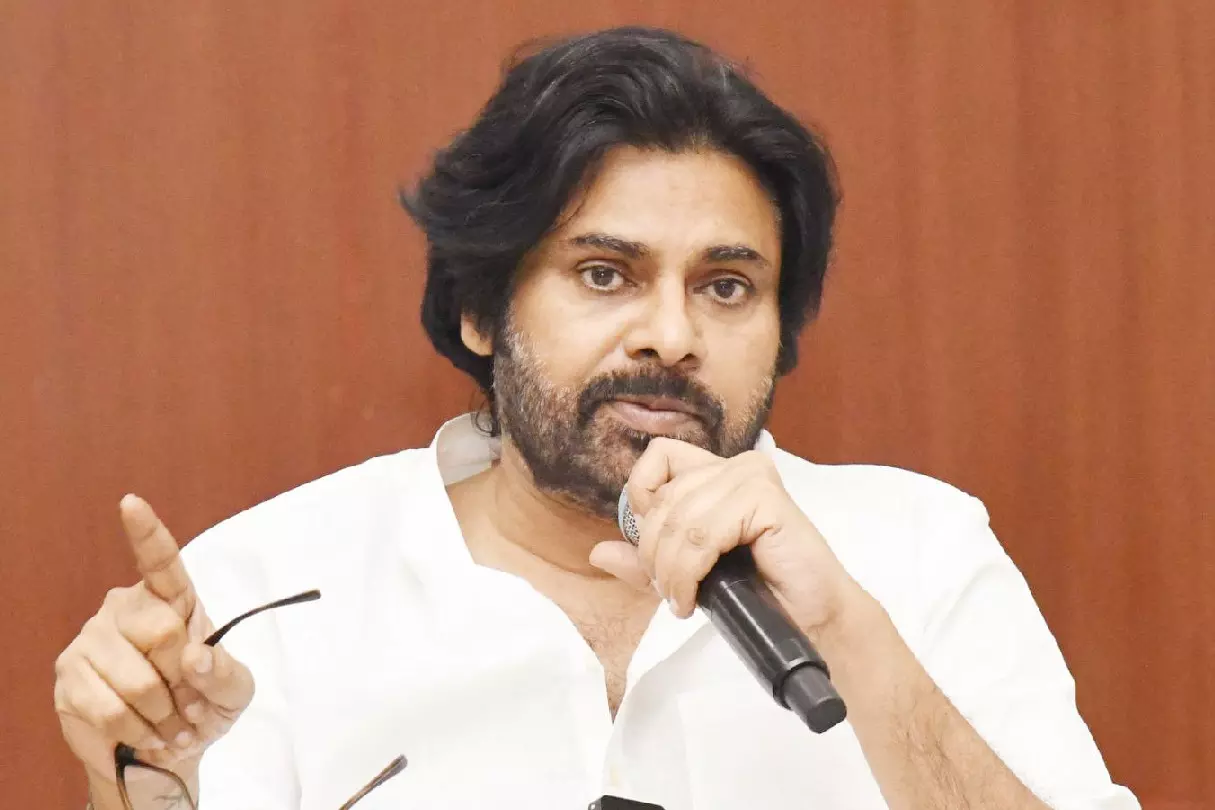 Telangana में पवन कल्याण और मंत्री विवाद, रिलीज़ पर बनी अनिश्चितता Telangana में पवन कल्याण और मंत्री विवाद, रिलीज़ पर बनी अनिश्चितता