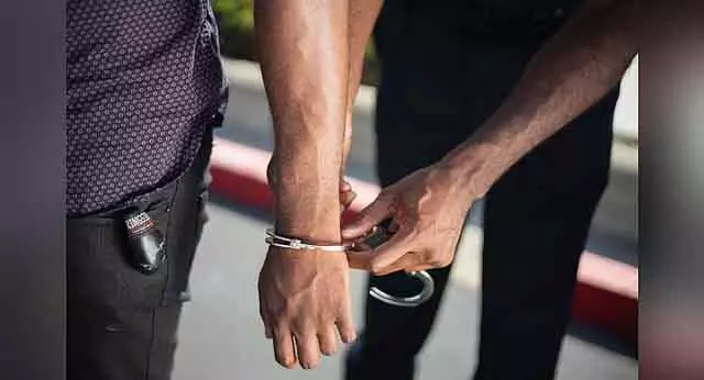 Delhi Police ने कार चोरी और रीफर्बिशिंग गैंग का पर्दाफाश, दो गिरफ्तार, दो गाड़ियां बरामद Delhi Police ने कार चोरी और रीफर्बिशिंग गैंग का पर्दाफाश, दो गिरफ्तार, दो गाड़ियां बरामद