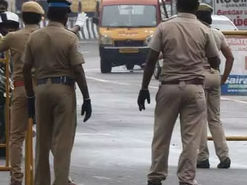 Cuttack कलेक्टर की पब्लिक हियरिंग में दो महिलाओं ने सुसाइड की कोशिश की Cuttack कलेक्टर की पब्लिक हियरिंग में दो महिलाओं ने सुसाइड की कोशिश की