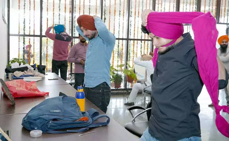 Ludhiana वेट यूनिवर्सिटी यूथ फेस्टिवल में पगड़ी बांधने और लंबी गुट्ट प्रतियोगिताओं का आयोजन Ludhiana वेट यूनिवर्सिटी यूथ फेस्टिवल में पगड़ी बांधने और लंबी गुट्ट प्रतियोगिताओं का आयोजन