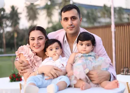 Shraddha Arya ने जुड़वा बच्चों के पहले जन्मदिन पर दिखाए चेहरे Shraddha Arya ने जुड़वा बच्चों के पहले जन्मदिन पर दिखाए चेहरे