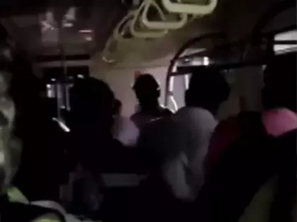 Chennai मेट्रो ट्रेन टनल के अंदर रुकी, यात्रियों को ट्रैक पर चलना पड़ा Chennai मेट्रो ट्रेन टनल के अंदर रुकी, यात्रियों को ट्रैक पर चलना पड़ा