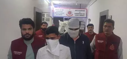 एयरपोर्ट से पांच आरोपी गिरफ्तार, ट्रेनों में यात्रा के दौरान करते थे चोरी एयरपोर्ट से पांच आरोपी गिरफ्तार, ट्रेनों में यात्रा के दौरान करते थे चोरी