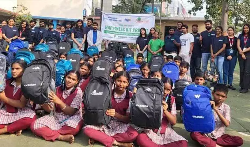 Aahwan Foundation ने वंचित बच्चों की मदद के लिए ‘हैप्पीनेस किट प्रोग्राम’ शुरू किया Aahwan Foundation ने वंचित बच्चों की मदद के लिए ‘हैप्पीनेस किट प्रोग्राम’ शुरू किया