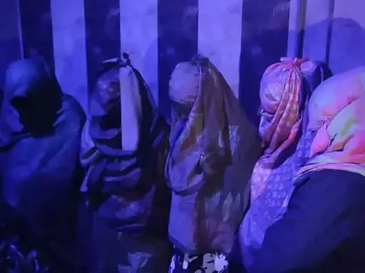 OMG! स्पा सेंटर की आड़ में चल रहा था सेक्स रैकेट, भाजपा नेत्री के पति के नाम है फ्लैट OMG! स्पा सेंटर की आड़ में चल रहा था सेक्स रैकेट, भाजपा नेत्री के पति के नाम है फ्लैट