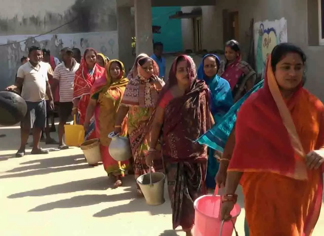 Cuttack में पीने का पानी लोगों की पहुंच से दूर Cuttack में पीने का पानी लोगों की पहुंच से दूर