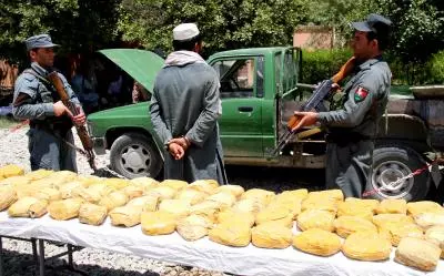 Afghan पुलिस ने 551 kg अवैध ड्रग्स ज़ब्त किए, दो तस्करों को गिरफ़्तार किया Afghan पुलिस ने 551 kg अवैध ड्रग्स ज़ब्त किए, दो तस्करों को गिरफ़्तार किया
