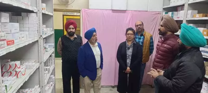 सिविल सर्जन ने Baba Bakala Hospital का औचक निरीक्षण किया सिविल सर्जन ने Baba Bakala Hospital का औचक निरीक्षण किया