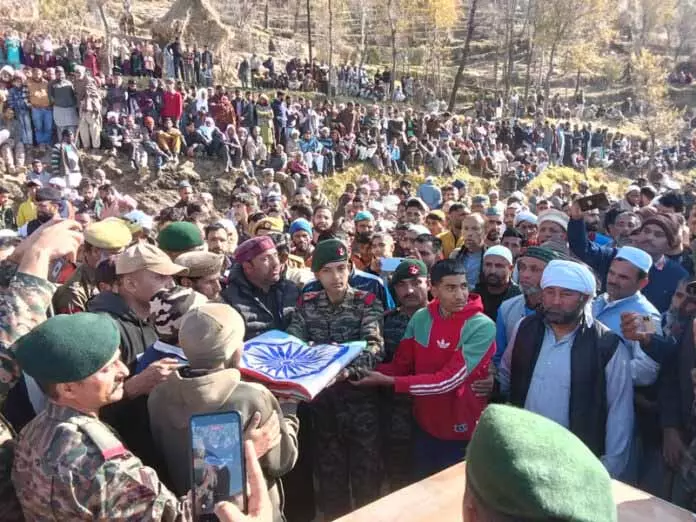 61 आरआर ने JCO तालिब हुसैन को श्रद्धांजलि दी 61 आरआर ने JCO तालिब हुसैन को श्रद्धांजलि दी