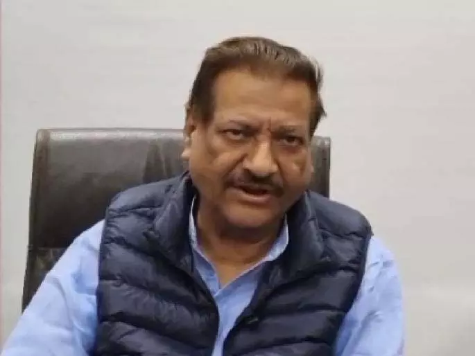 Congress नेता पृथ्वीराज चव्हाण ने कहा कि बीजेपी अपने स्वार्थ के लिए संविधान को रौंद रही Congress नेता पृथ्वीराज चव्हाण ने कहा कि बीजेपी अपने स्वार्थ के लिए संविधान को रौंद रही
